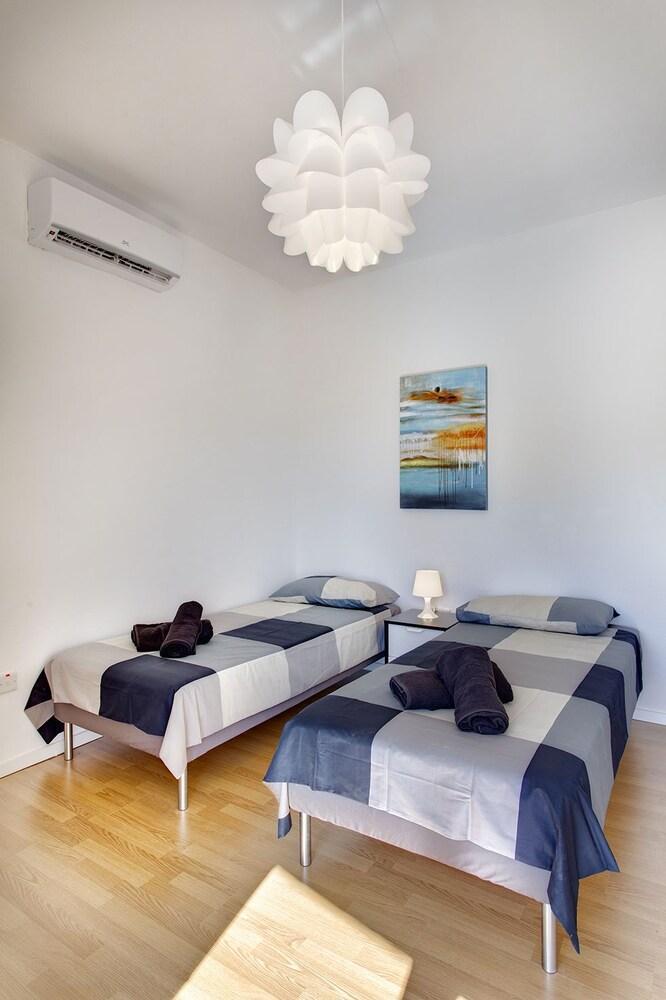 Stunning Seaview Apartment, Wifi 2