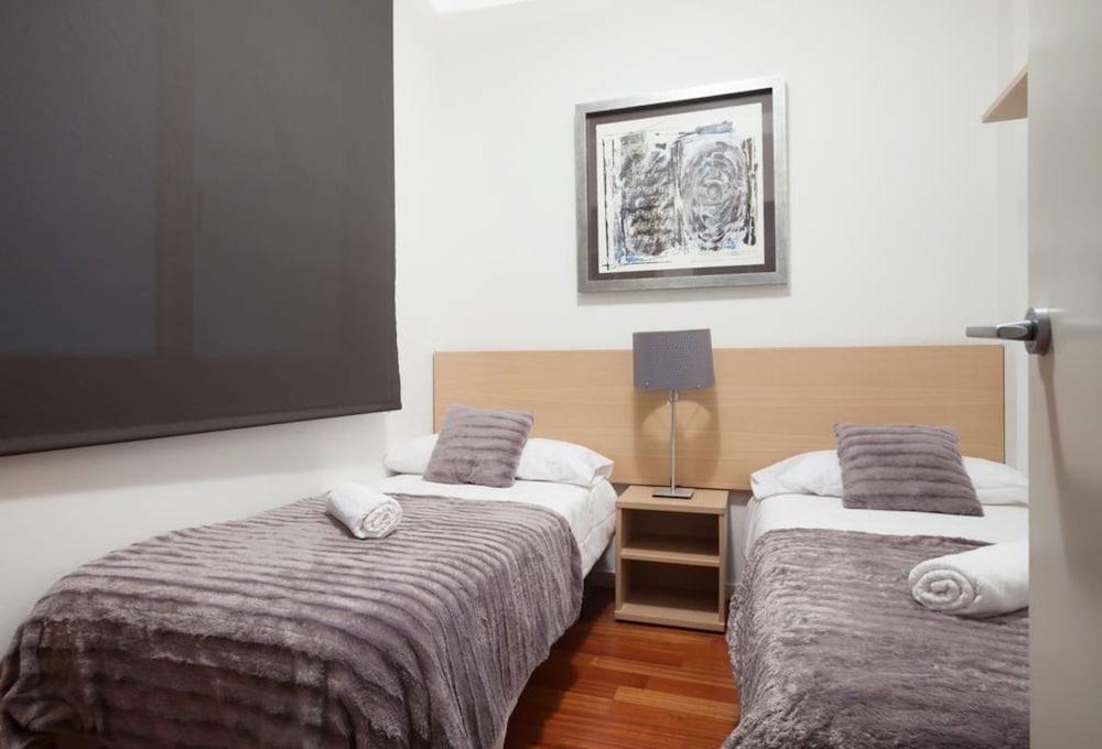 Akira Flats Plaza Catalunya 2