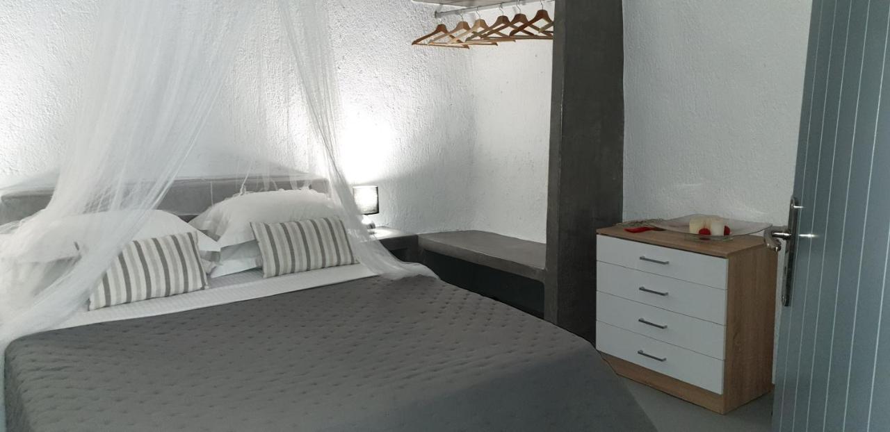 1812 Caves N Mansion 1