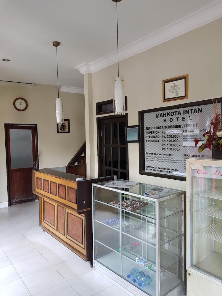 Oyo 761 Mahkota Intan Hotel 1