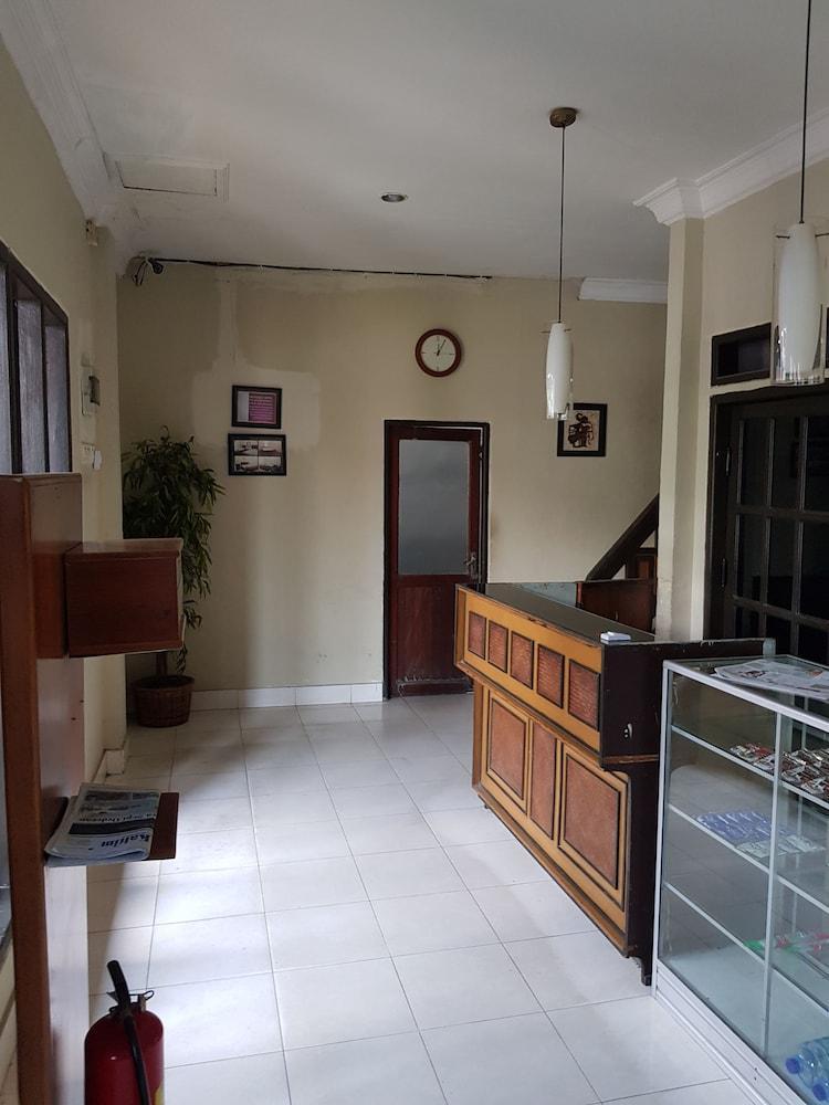 Oyo 761 Mahkota Intan Hotel 2