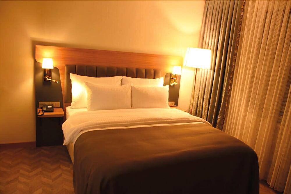 Ak Life Hotel & Suit 1