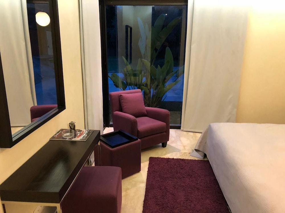 Belle Villa Front Golf 1