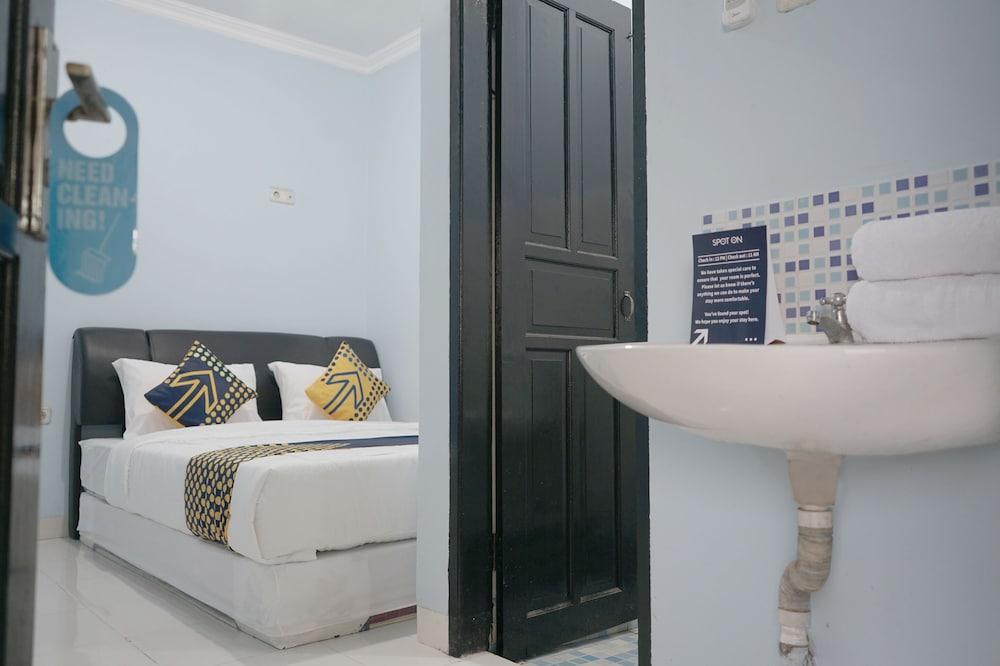 Pondok Grand Mamoa by Oyo Rooms