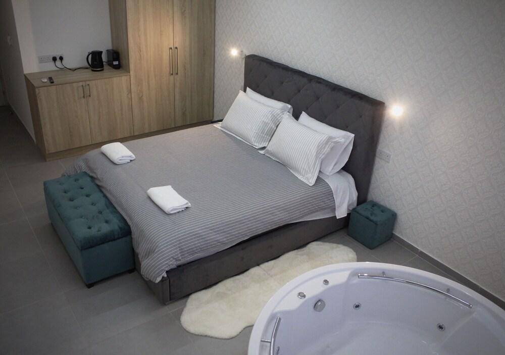 Purple Orange Luxury Suites 1