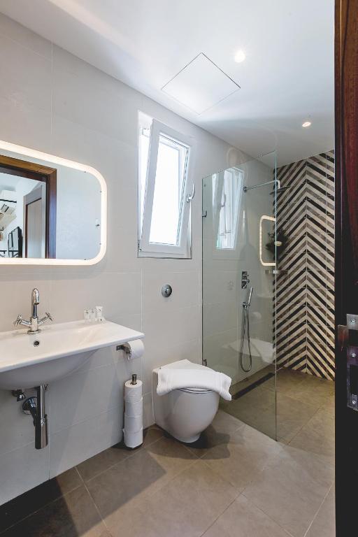 Two Pillows - Hostel 2