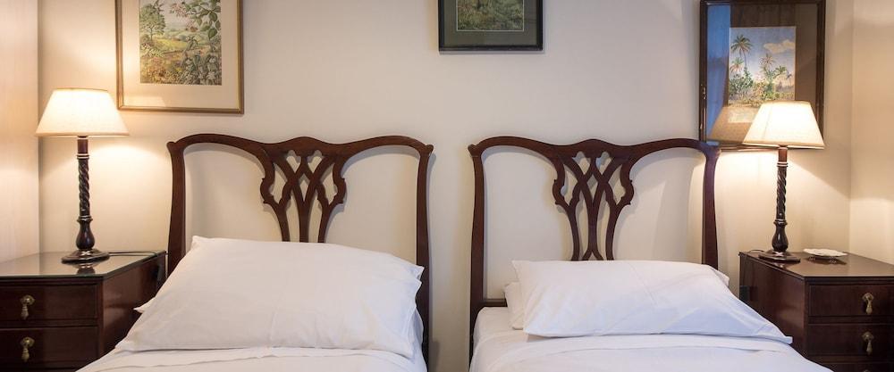 A Place Like Home - Elegant Apartment Near Green Park 2