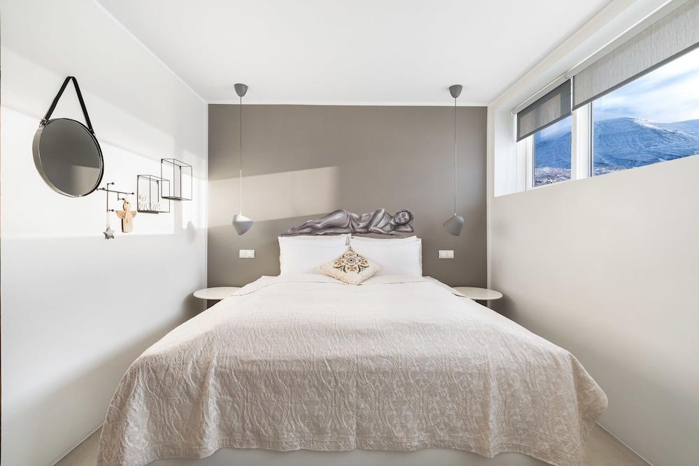 Brekkukot Luxury Farmhouse 1