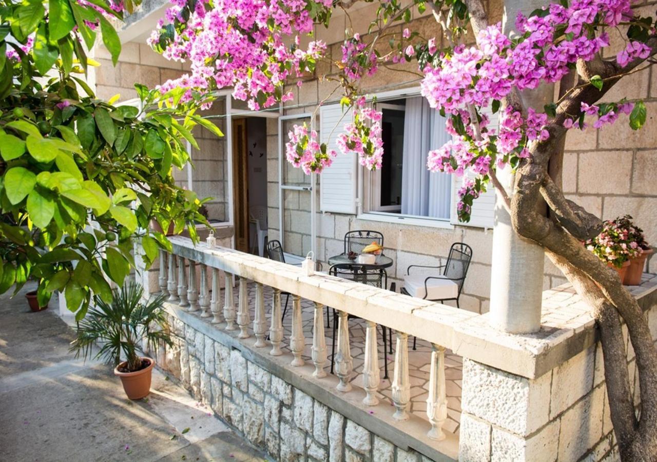 Apartments Bungevilla 2