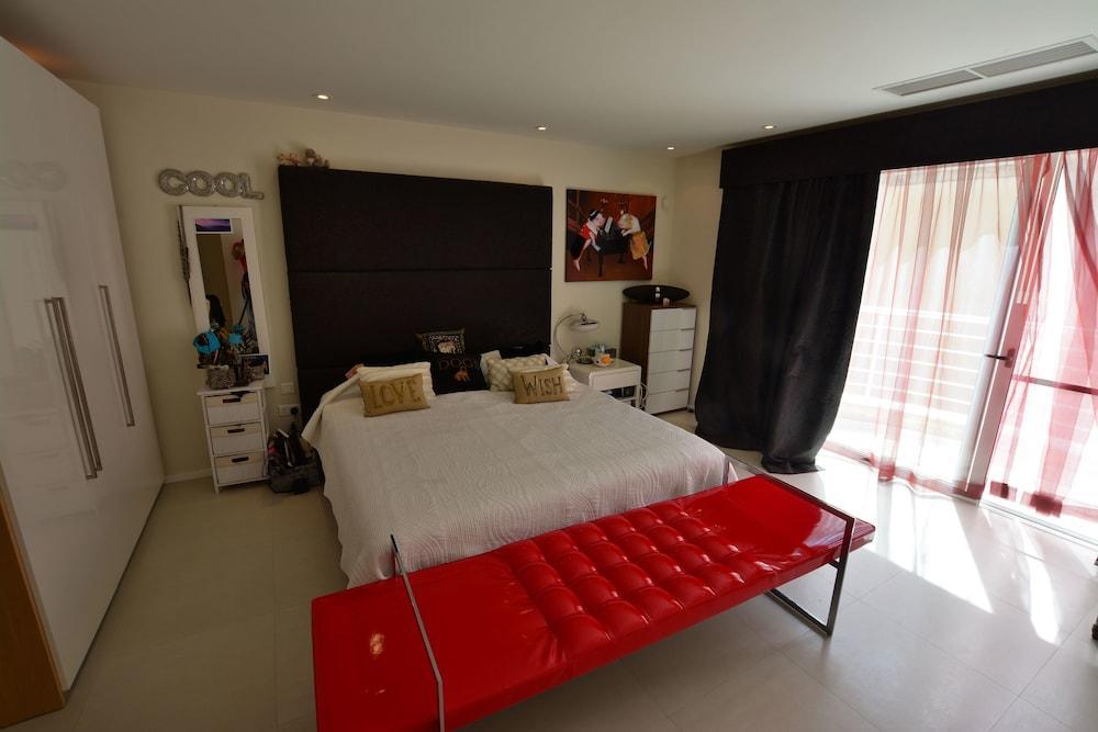 Super 3 Bedroom Villa with Amazing Ocean Views 1