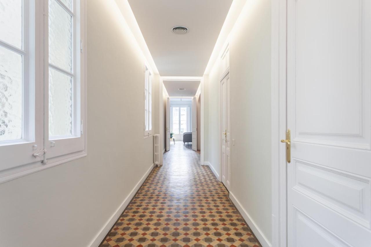 6 Dormitorios En Apartamento Modernista En El Corazon de Barcelona 2