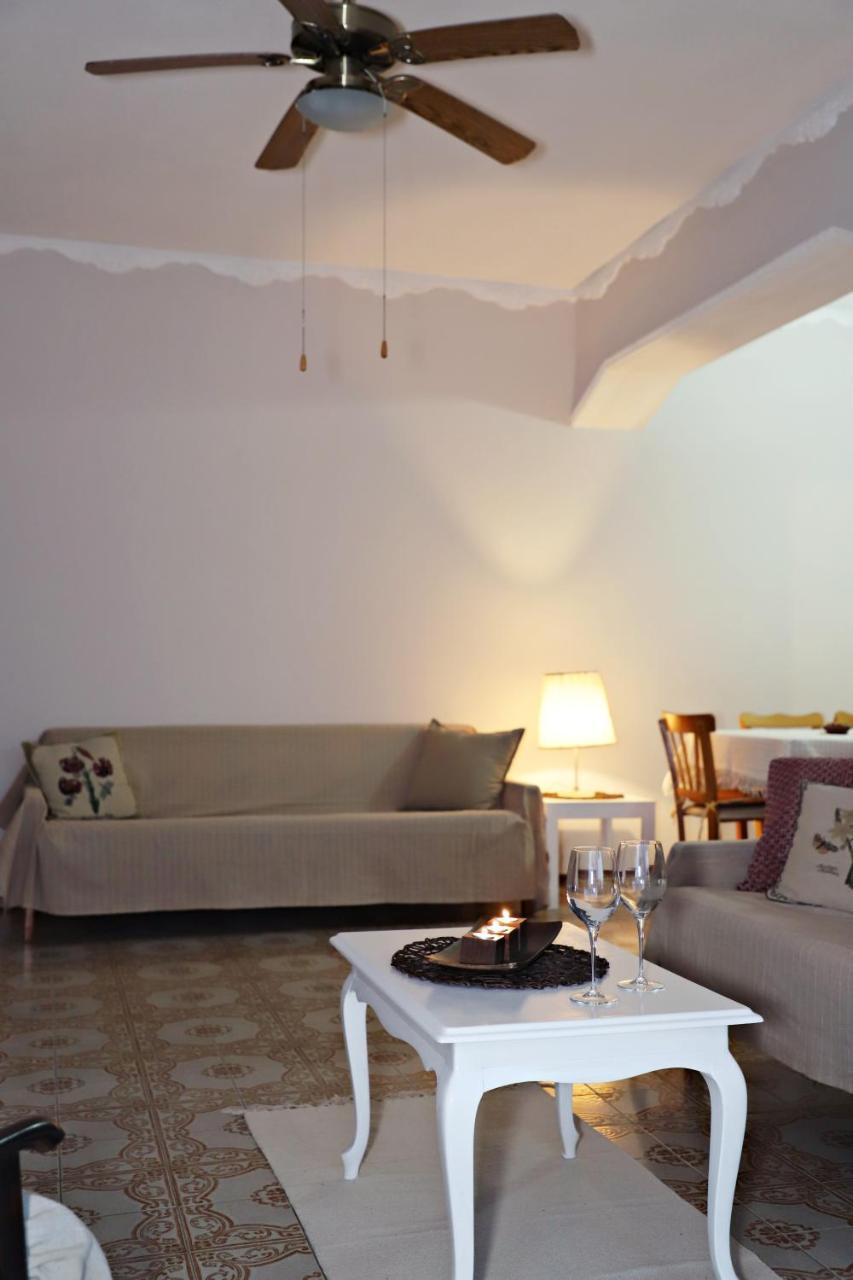 Maria Court 2, Apt 32 2