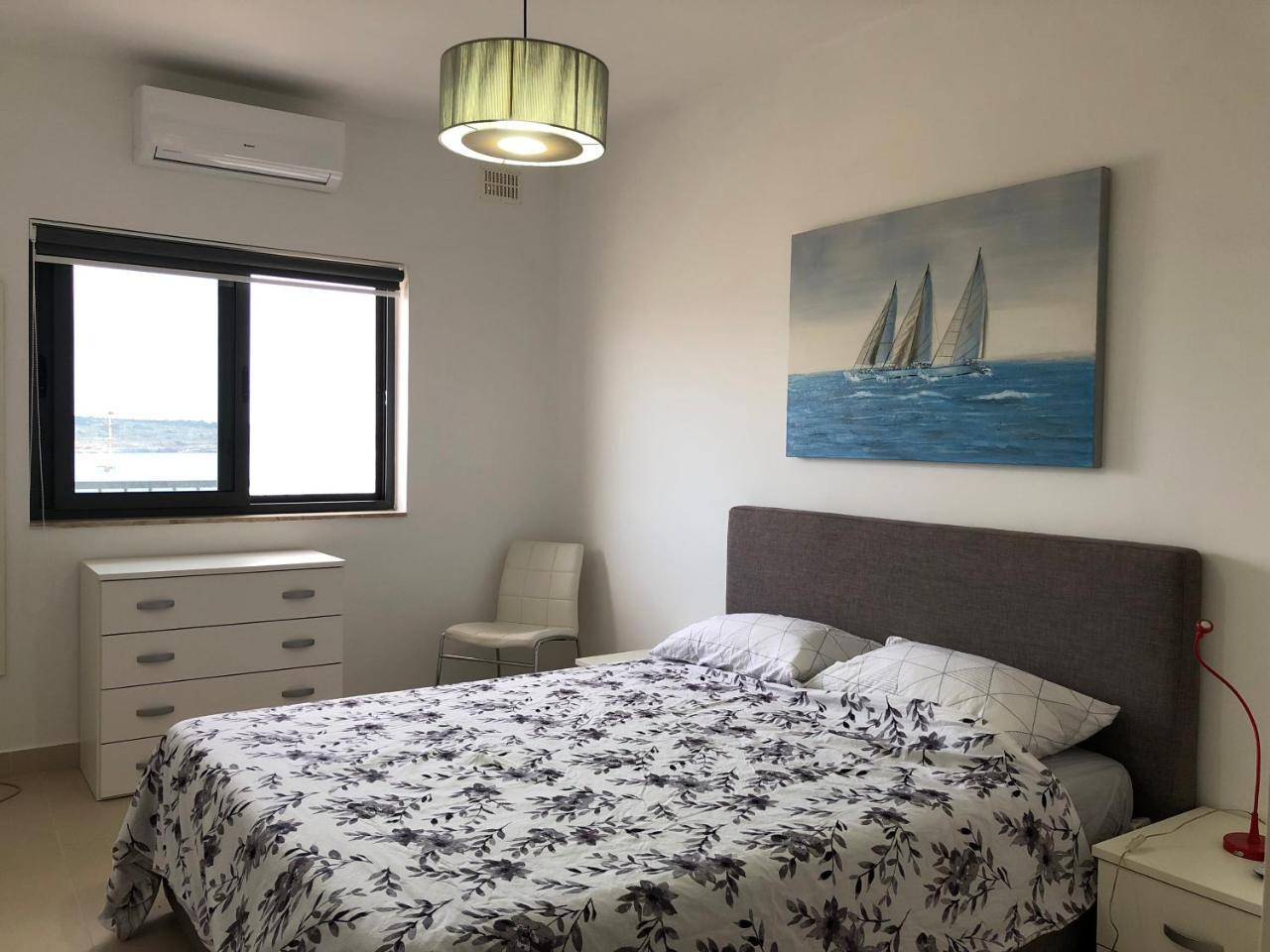 Modern Apartment with Sea View 2