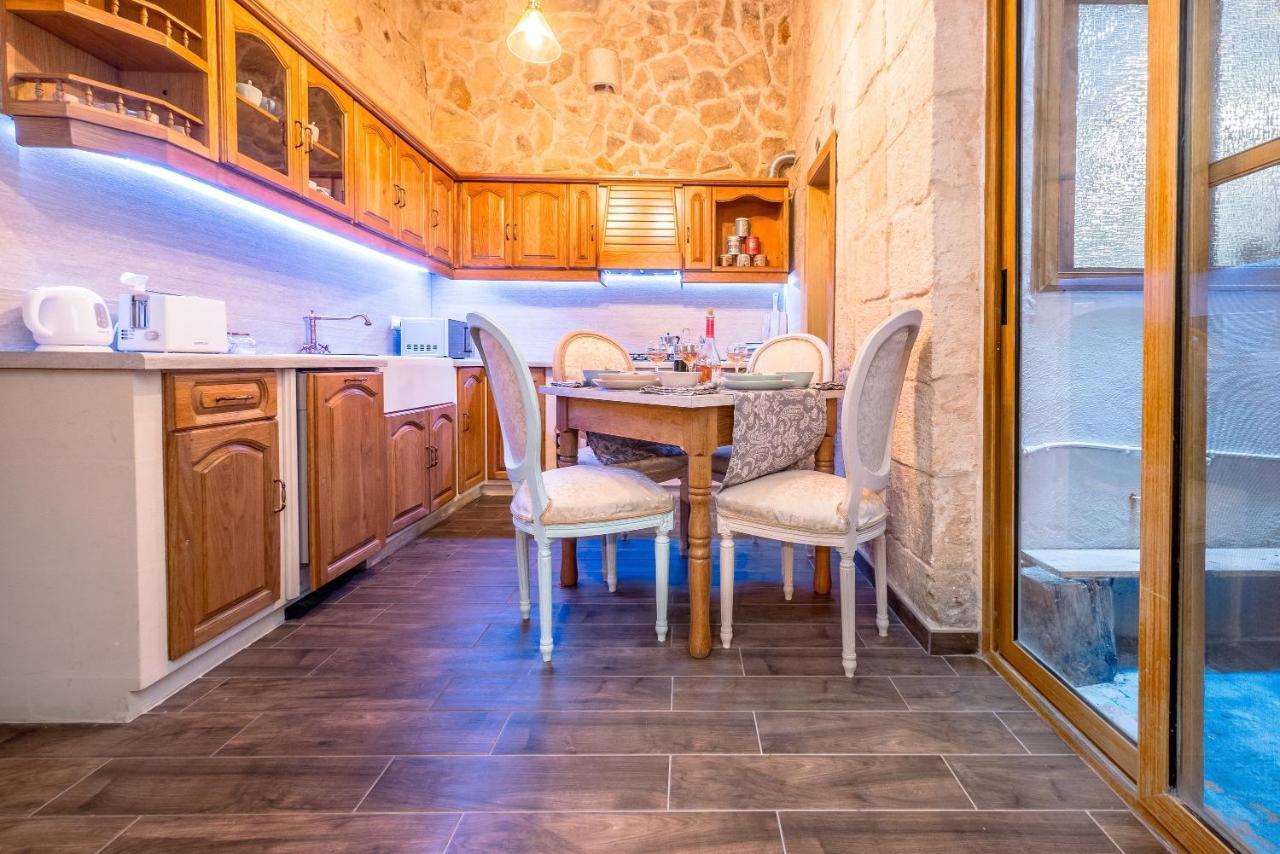 Kharmen a 1565s House with Seaviews 1