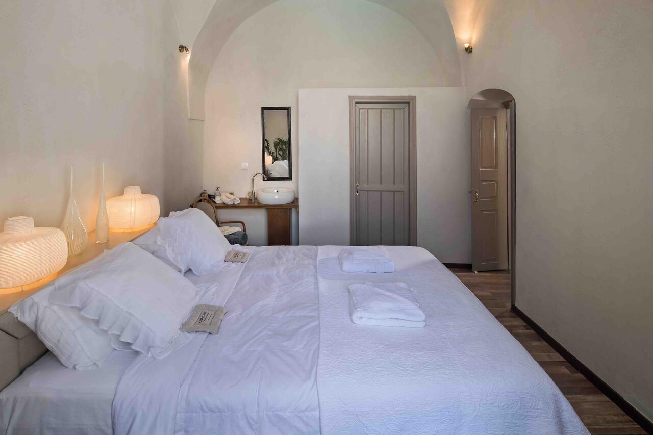 Sandandstone Villa Santorini 1