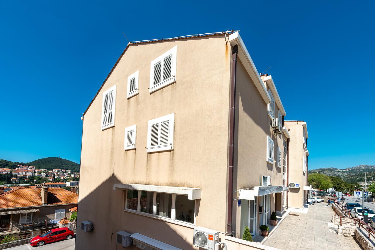 Studio Apartment & Room Ten