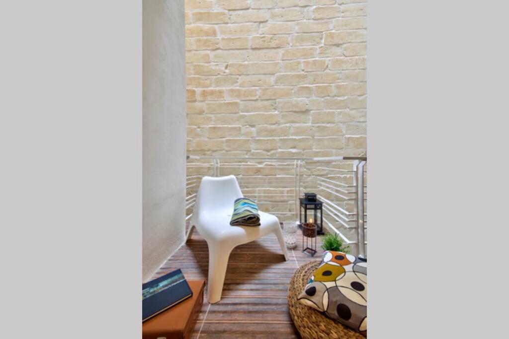 Valletta Art House - Retro Bordello 1