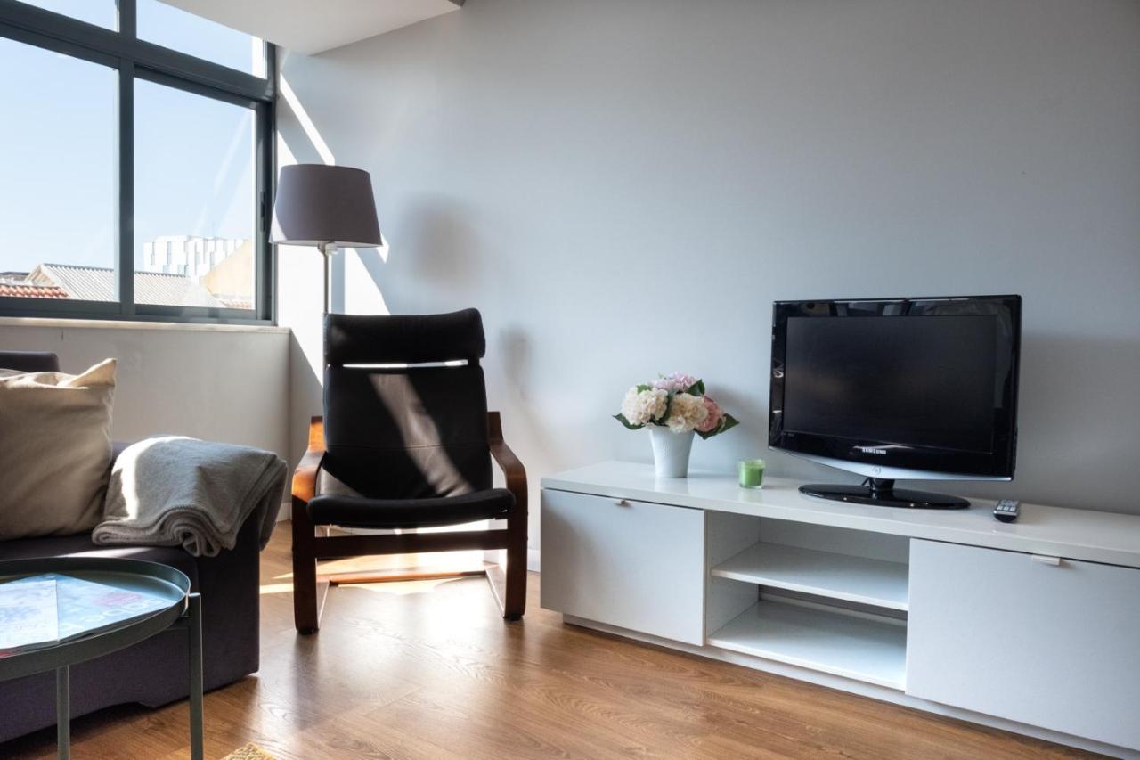 Bright American Style in the City Center 76 by Lisbonne Collection 2