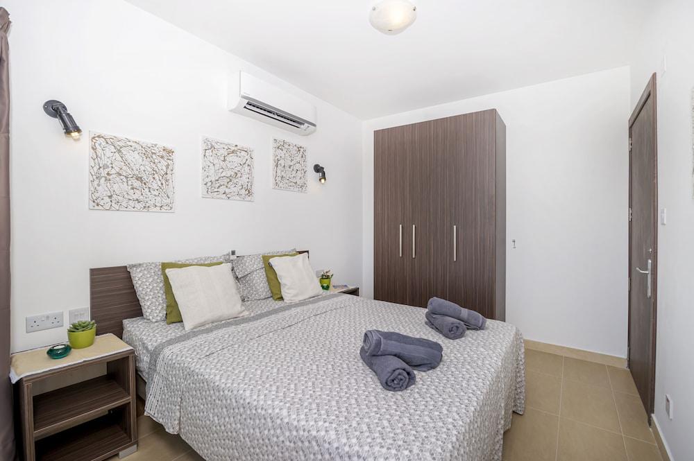 Summer Breeze with Panoramic Terrace by Getaways Malta 1