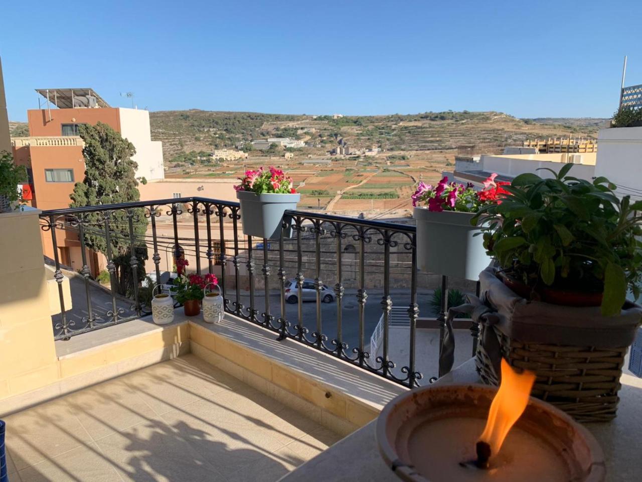 Ta'lonza Luxury Near Goldenbay with Hot Tub App1