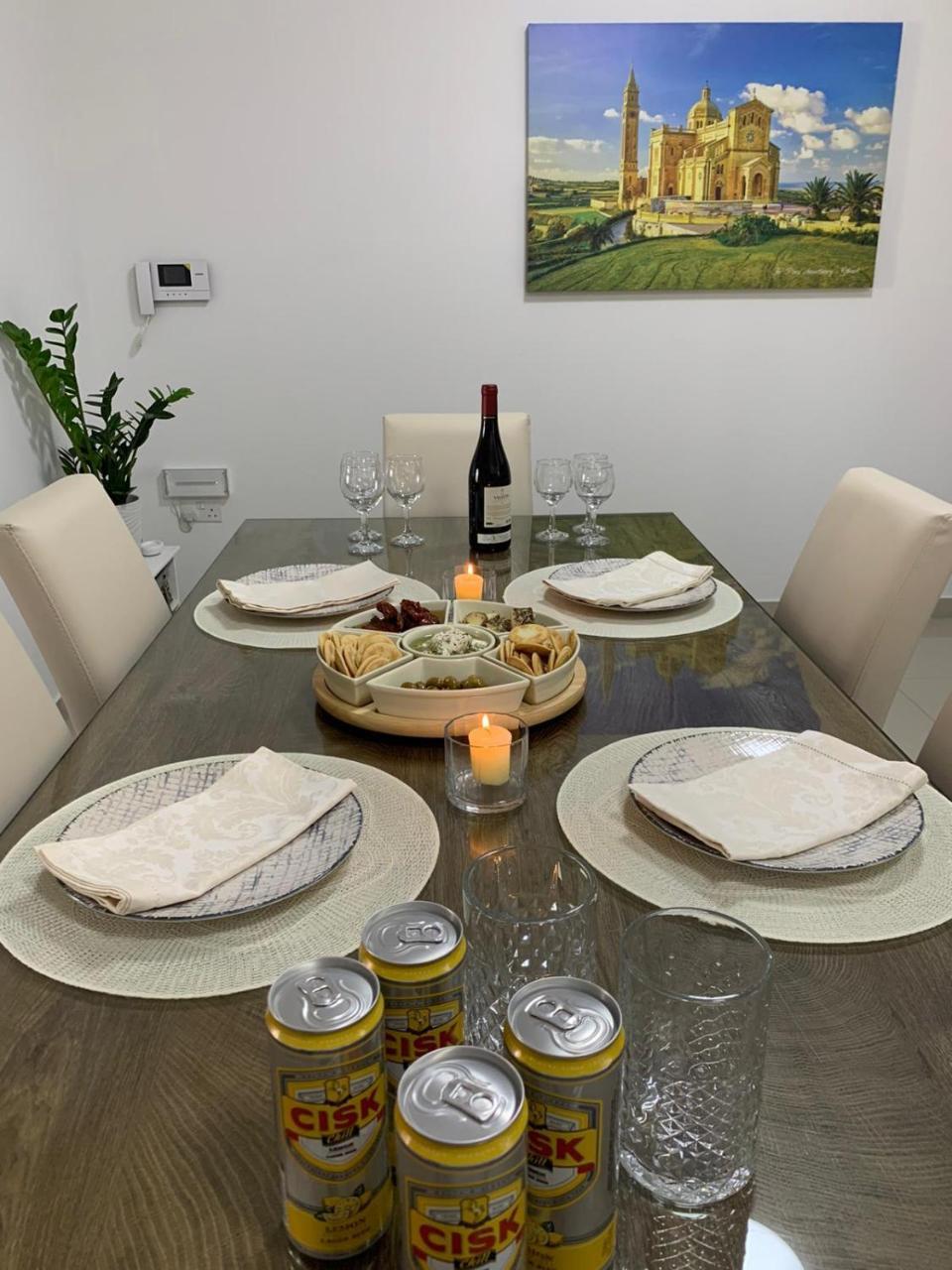 Ta'lonza Luxury Near Goldenbay with Hot Tub App1 2