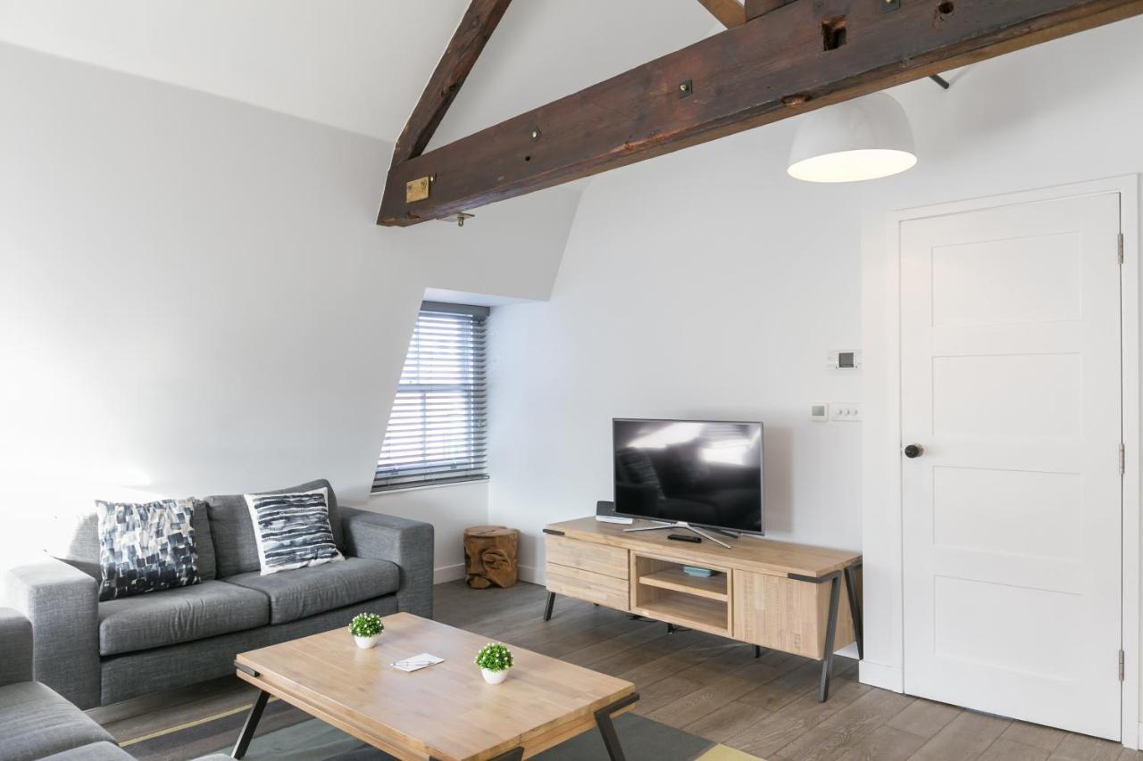 Urban Chic Rathbone 2