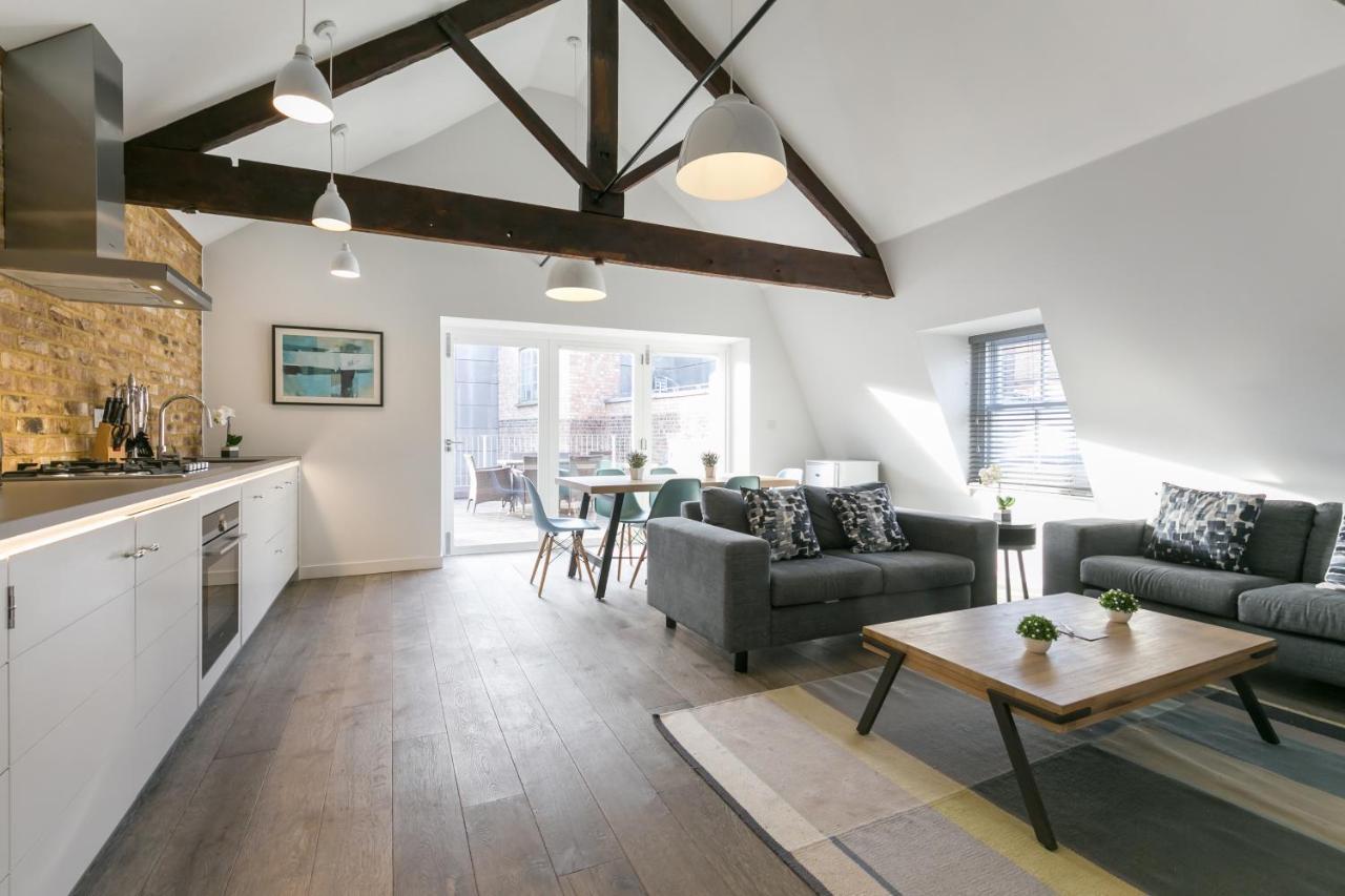 Urban Chic Rathbone 1