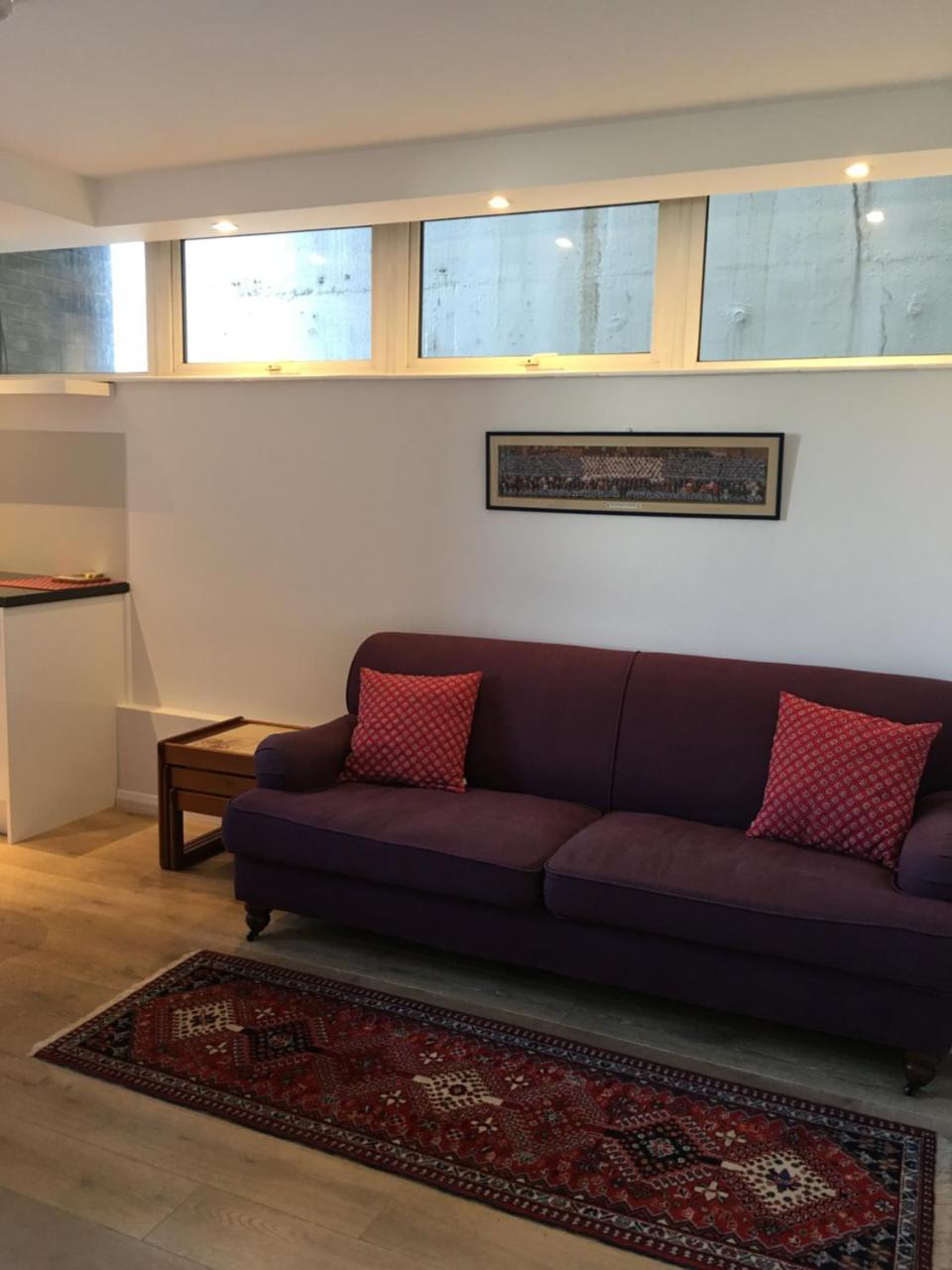 Midtown London Apartment 2