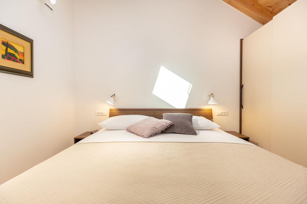 Hedera Estate, Hedera A55 2