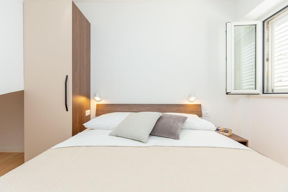 Hedera Estate, Hedera A56 1