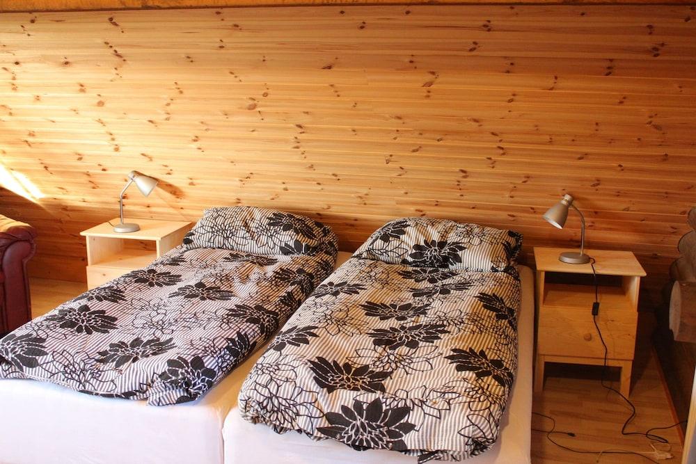 Akureyri Log Cottage 1