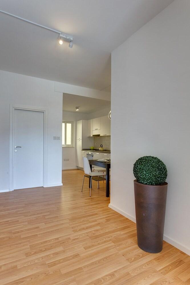 Modern Apartment with Stunning Seaviews 1