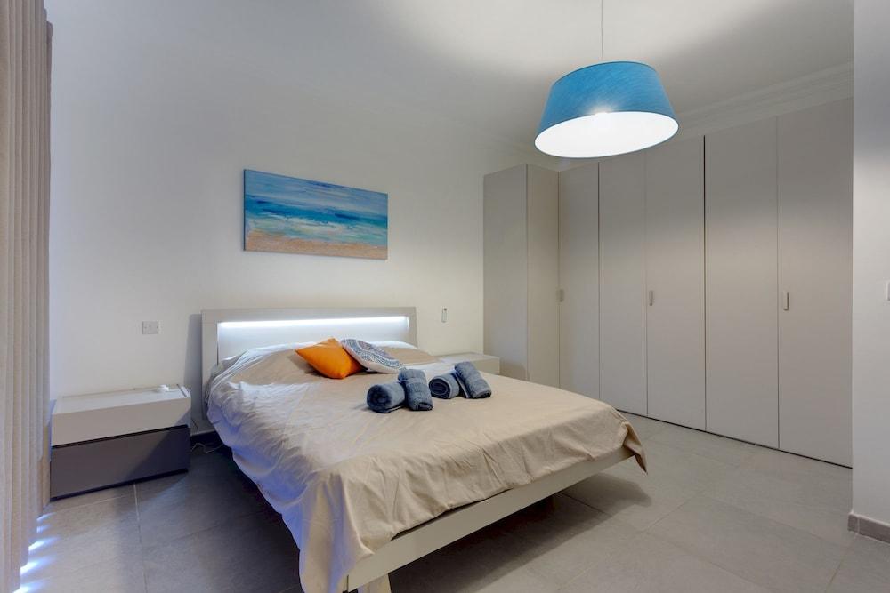 Stunning Seafront Lux Apt, Fort Cambridge Wt Pool 2