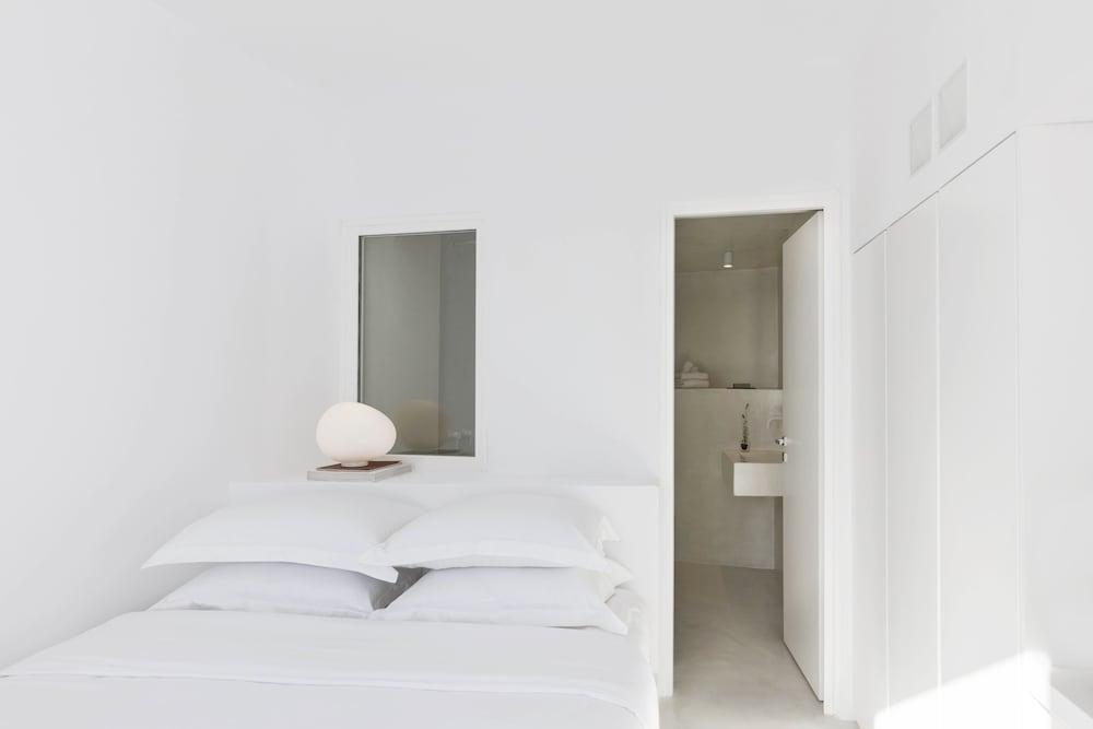 Aesthesis Boutique Villas Fira 2