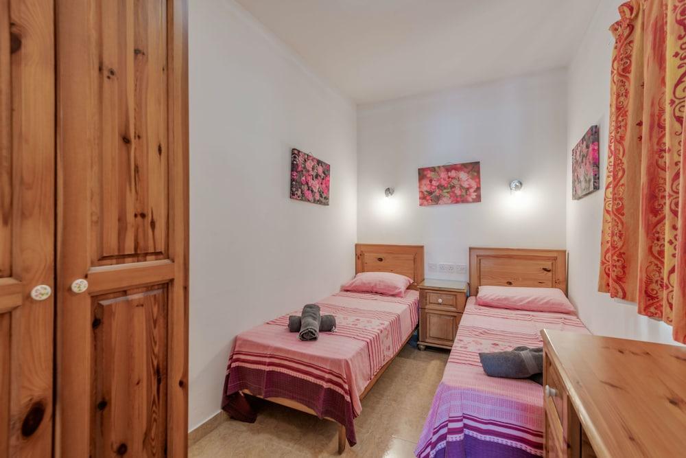 Harbour Lights Apartments by Getaways Malta 2