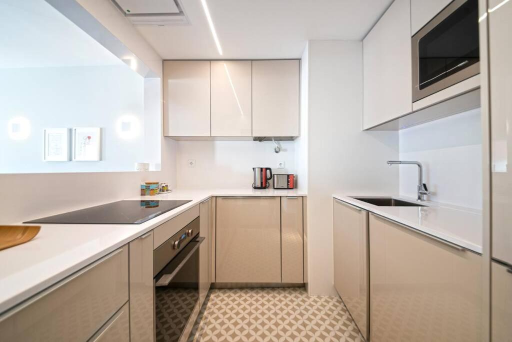 Av. Da Liberdade Comfortable Apt with Balcony 2