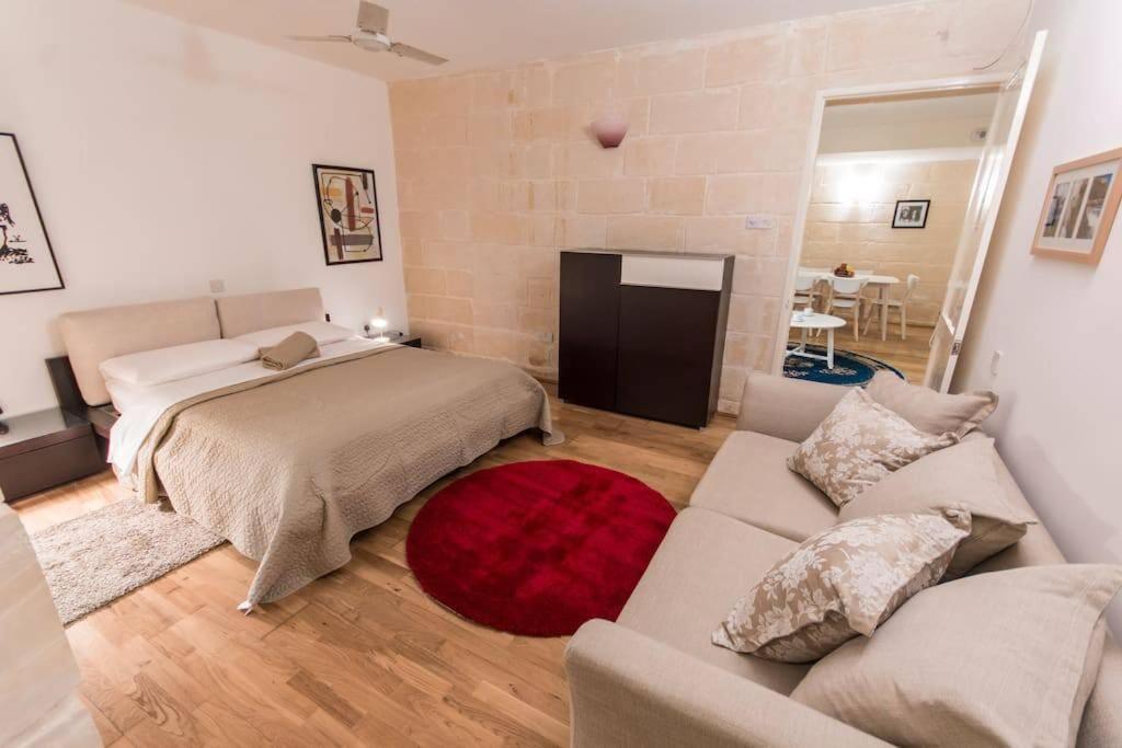 Central Valletta House 2