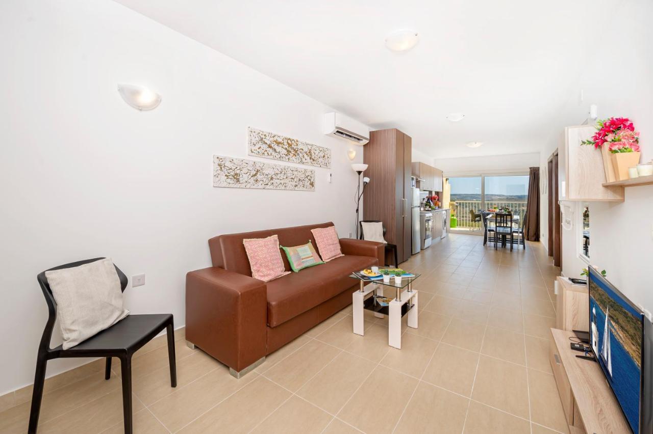 Summer Breeze Apartment with Terrace with Panoramic Views - by Getawaysmalta 2
