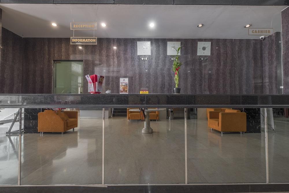 Oyo 1081 Allson City Hotel Makassar 2