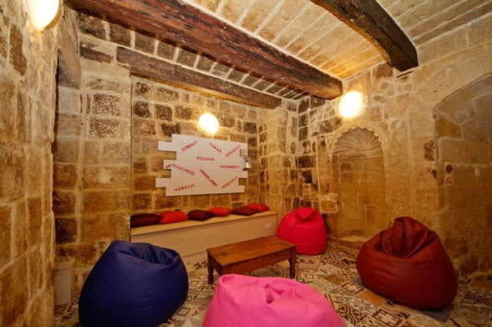 Valletta Boutique Living Hostel (Adults only) 2