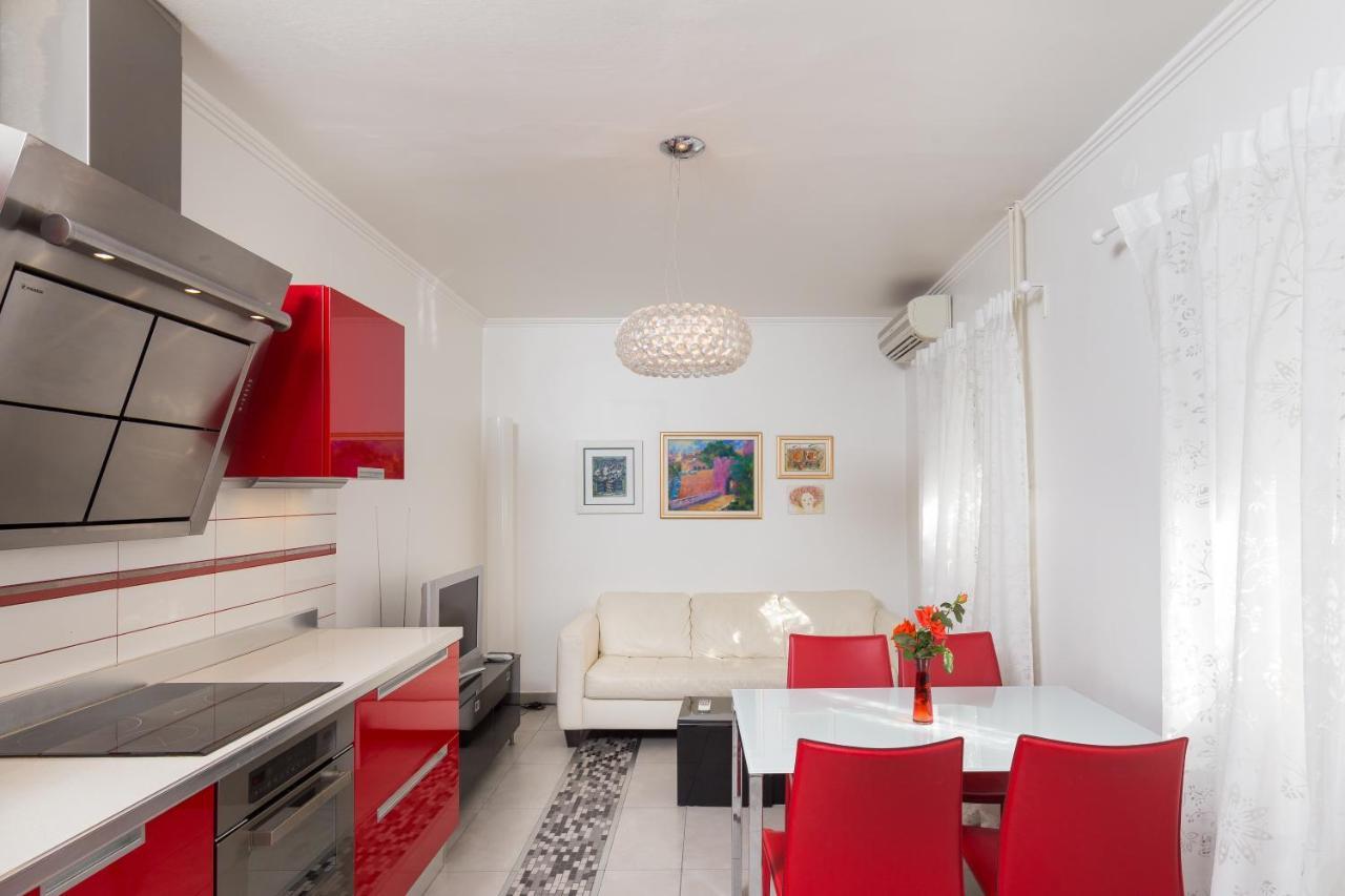 Central Luxury Apartments 1