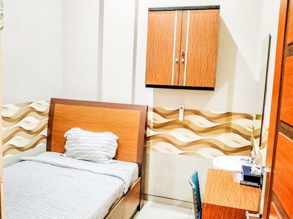 Pondok Indah Homestay by Ecommerceloka 1