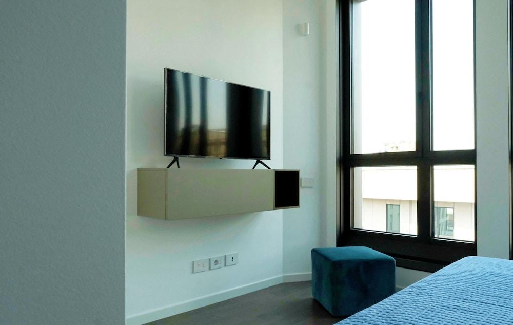 San Babila Modern Apartment 1