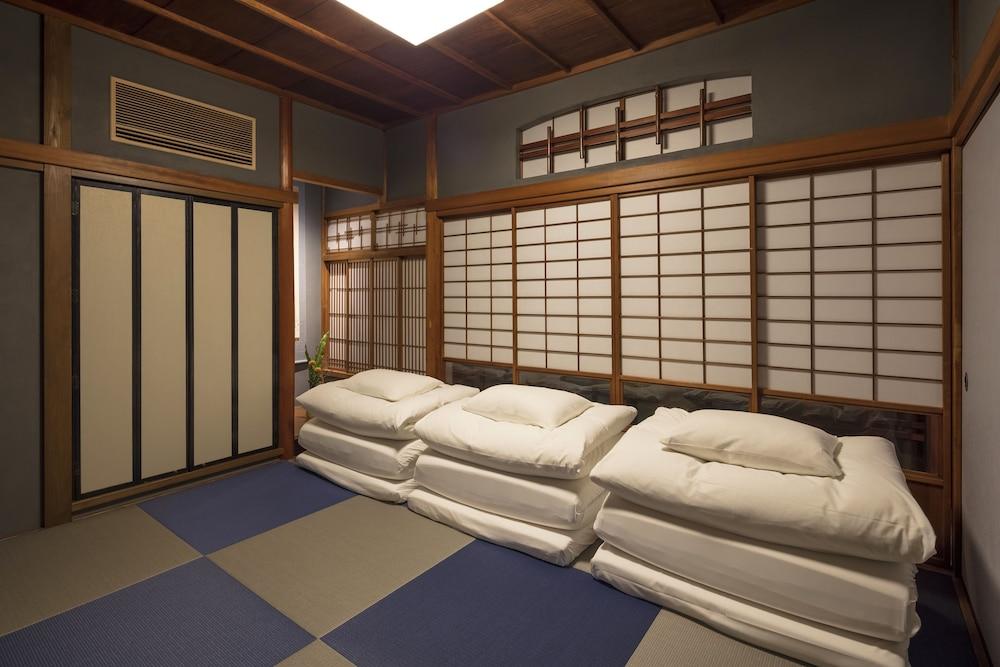 Hikoso-Machi Gin No Ma 1