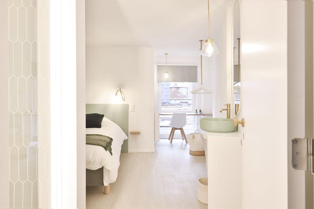 Urban Walls (Adults only) 1