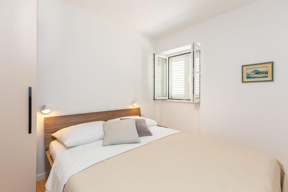 Hedera Estate, Hedera A54 1