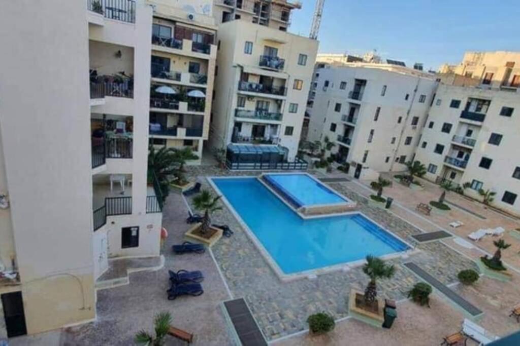 Deluxe Apartment with Pool in the Heart of St Pauls Bay 1
