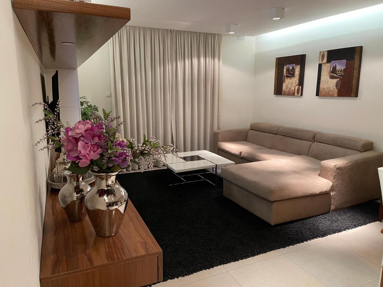 Deluxe Apartment with Pool in the Heart of St Pauls Bay 2