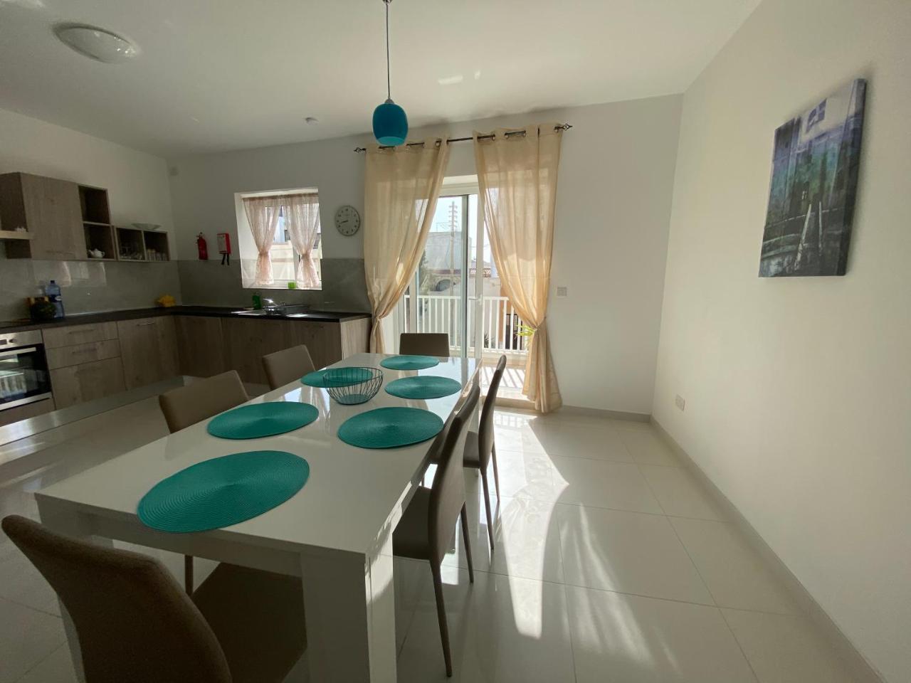Sunshine Apartments Mellieha - Modern Three Bedroom Apartment - Apt No 2