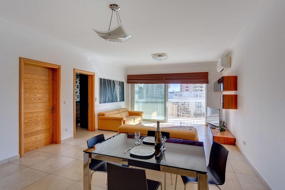 Fabulous Apartment with Pool, Upmarket Area 2